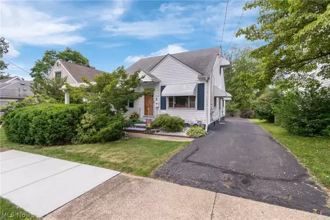 1924 16th St SW, Akron, OH 44314