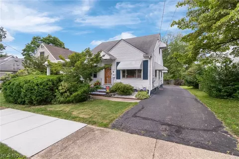 1924 16th St SW, Akron, OH 44314
