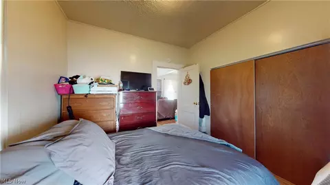 Bedroom - 809 28th St, Vienna, WV 26105 photo 2 of 3