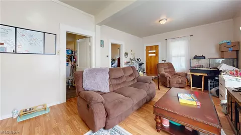 Entry Way - 809 28th St, Vienna, WV 26105 photo 2 of 4