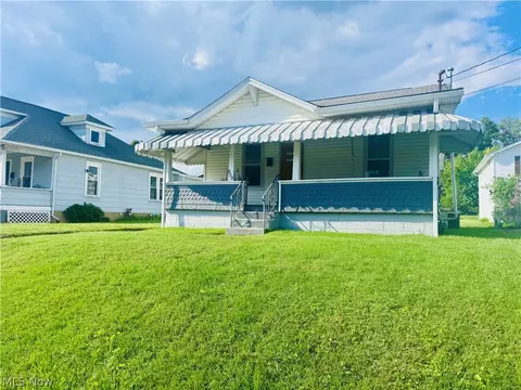 Exterior - 809 28th St, Vienna, WV 26105 photo 2 of 5