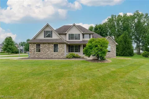 1044 Glendalough Dr, Grafton, OH 44044