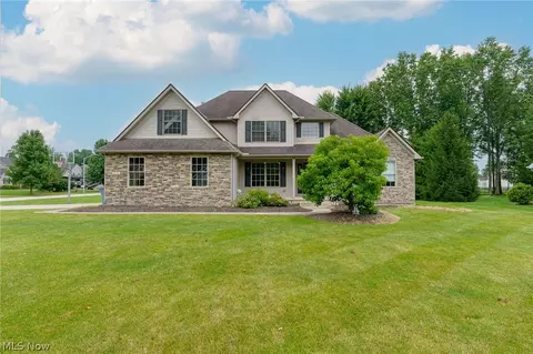 1044 Glendalough Dr, Grafton, OH 44044