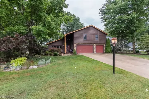 20757 Parkwood Ln, Strongsville, OH 44136