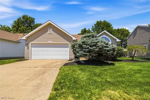 4956 Windsford Cir, North Ridgeville, OH 44039