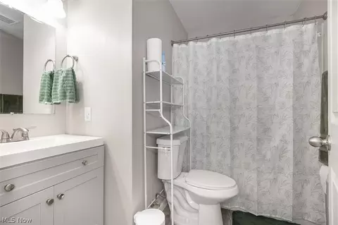 Bath - 4144 Riverside Dr, Lorain, OH 44055 photo 1 of 2