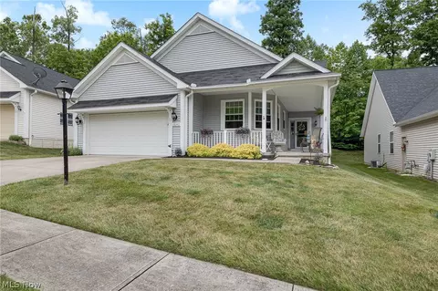 18340 Crystal Lakes Dr, North Royalton, OH 44133