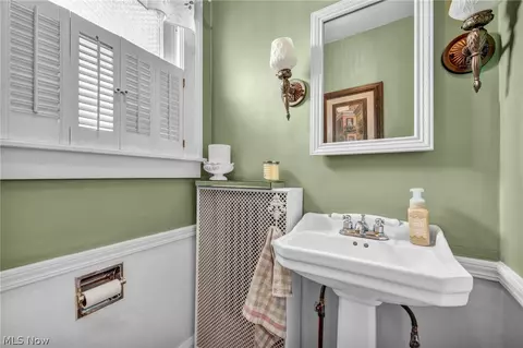 Bath - 334 Cornell Ave, Elyria, OH 44035 photo 1 of 5
