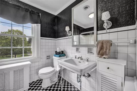 Bath - 334 Cornell Ave, Elyria, OH 44035 photo 2 of 5