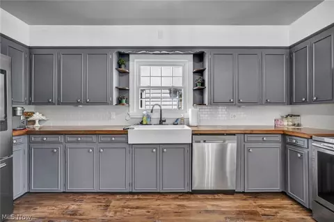 Kitchen - 334 Cornell Ave, Elyria, OH 44035 photo 5 of 6