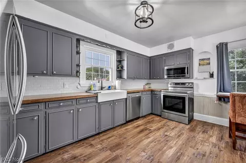 Kitchen - 334 Cornell Ave, Elyria, OH 44035 photo 1 of 6