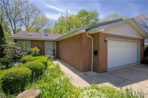 588 Forest Creek Dr, Wooster, OH 44691