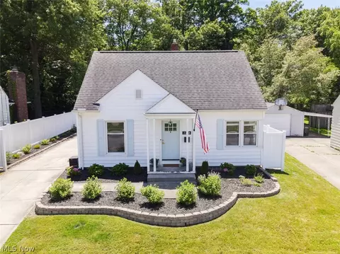 2268 Parkview Dr, Cuyahoga Falls, OH 44223