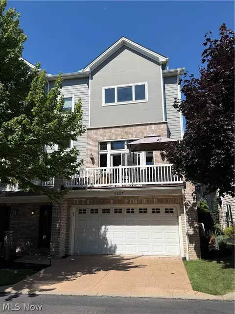 2257 City View Dr, Cleveland, OH 44113