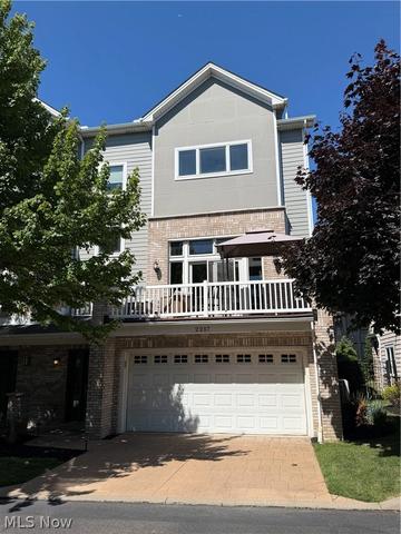 2257 City View Dr, Cleveland, OH 44113