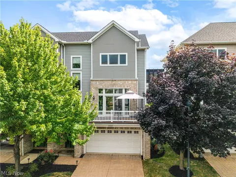 2257 City View Dr, Cleveland, OH 44113
