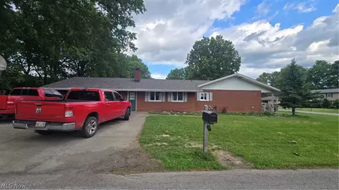 1204 Roseway Ave SE, Warren, OH 44484