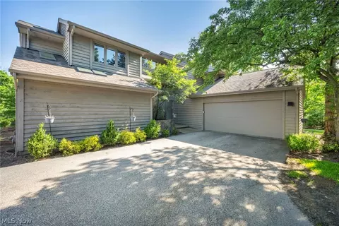 2 Salem Ct, Beachwood, OH 44122