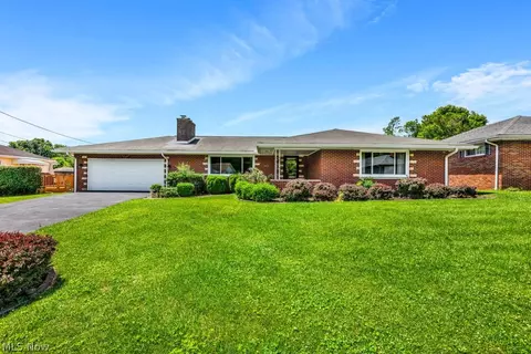 512 Briarcliff Ct, New Martinsville, WV 26155