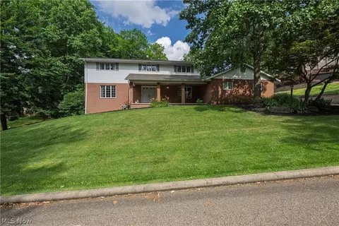 2300 Beechwood Dr NW, Dover, OH 44622