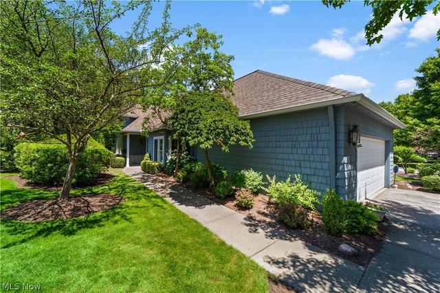 26 Haskell Dr, Bratenahl, OH 44108