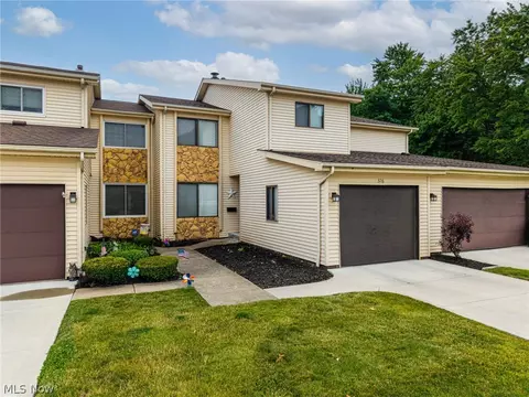 376 Deepwood Dr #376, Wadsworth, OH 44281