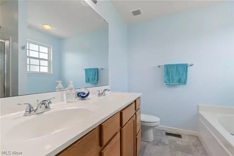 Bath - 2489 Captens St NE, Canton, OH 44721 photo 2 of 3