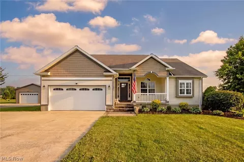 10964 Parmenter Rd, Burbank, OH 44214