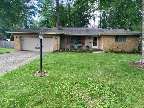 46 Gillian Ln, Youngstown, OH 44511