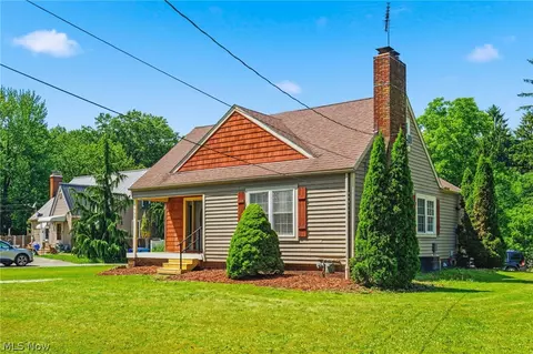 1793 E Turkeyfoot Lake Rd, Akron, OH 44312