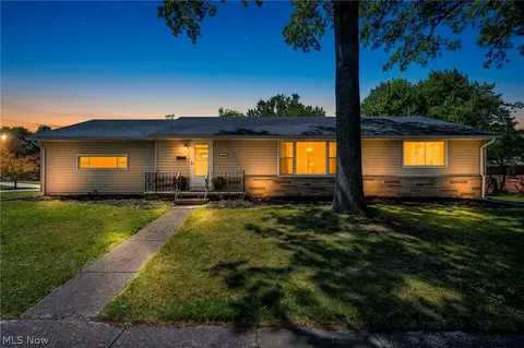 145 Hall Dr, Wadsworth, OH 44281