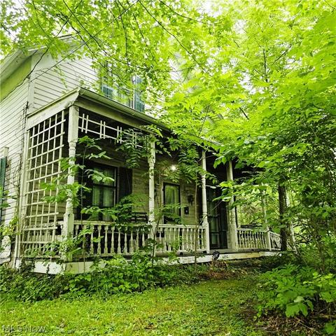 6852 Eastland Rd, Middleburg Heights, OH 44130