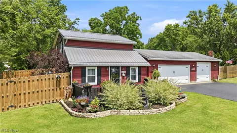 16728 Parkview Ave, Lake Milton, OH 44429