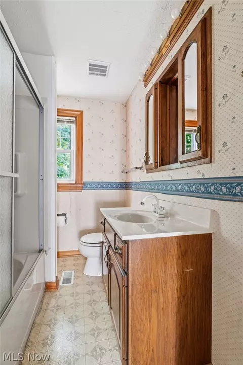 Bath - 1151 Juniper Ave, Akron, OH 44310 photo 2 of 2