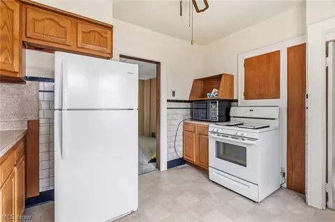 Kitchen - 1151 Juniper Ave, Akron, OH 44310 photo 2 of 2