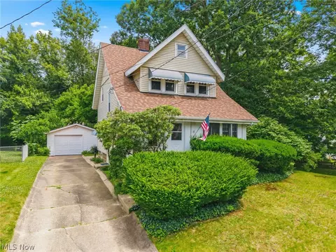 Exterior - 1151 Juniper Ave, Akron, OH 44310 photo 2 of 10