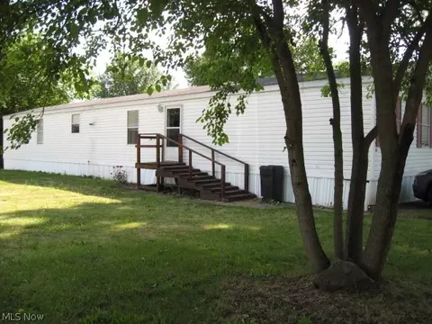 460 1st St SW #14, Brewster, OH 44613