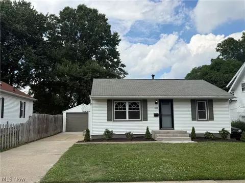 1385 Niagara Ave, Akron, OH 44305