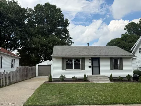 1385 Niagara Ave, Akron, OH 44305