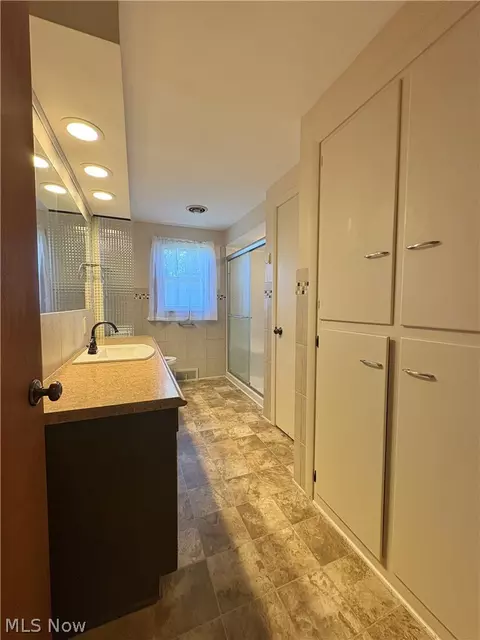 Bath - 1407 W Valentine Cir NW, Canton, OH 44708 photo 1 of 3