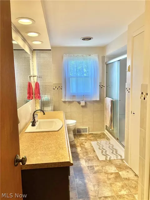 Bath - 1407 W Valentine Cir NW, Canton, OH 44708 photo 1 of 1