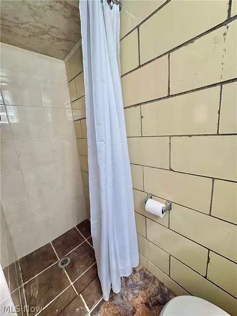 Bath - 1407 W Valentine Cir NW, Canton, OH 44708 photo 3 of 3