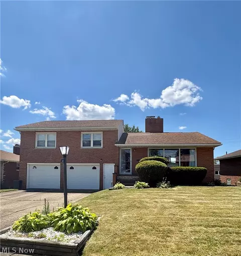 1407 E Valentine Cir NW, Canton, OH 44708