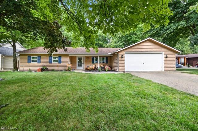 1135 Royal Dr, Amherst, OH 44001