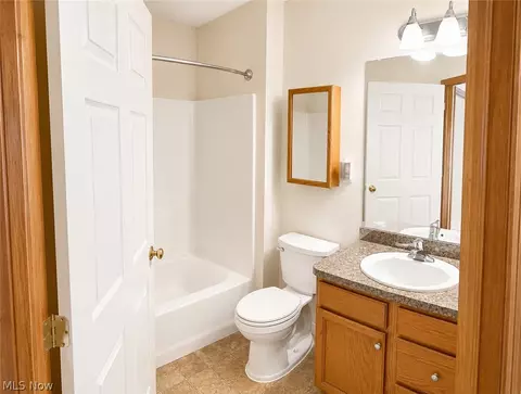 Bath - 17811 Engle Ct, Brook Park, OH 44142 photo 2 of 4