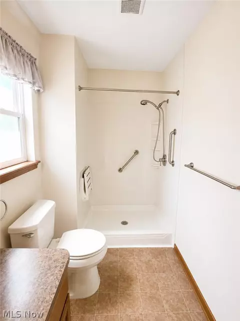 Bath - 17811 Engle Ct, Brook Park, OH 44142 photo 4 of 4