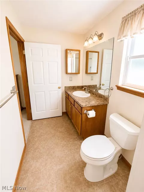 Bath - 17811 Engle Ct, Brook Park, OH 44142 photo 3 of 4