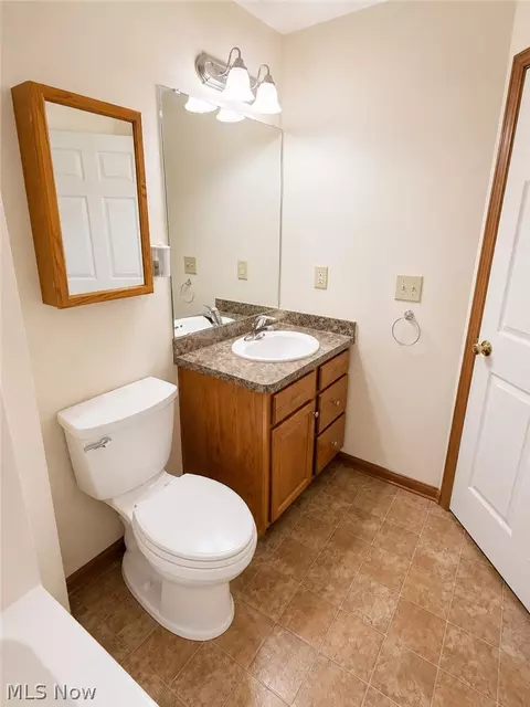 Bath - 17811 Engle Ct, Brook Park, OH 44142 photo 1 of 4