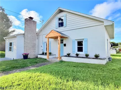 809 32nd St, Vienna, WV 26105