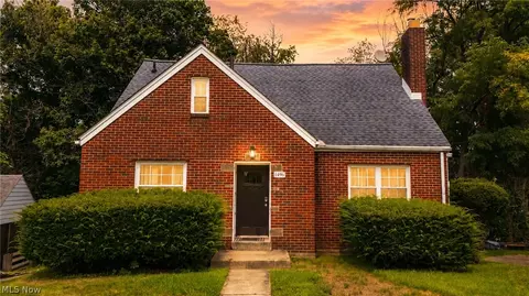 1496 Columbus Cir, Steubenville, OH 43952